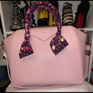 Givenchy medium antigona in pink.